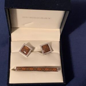 NIB BURBERRY Cuff Links with Tie Clip